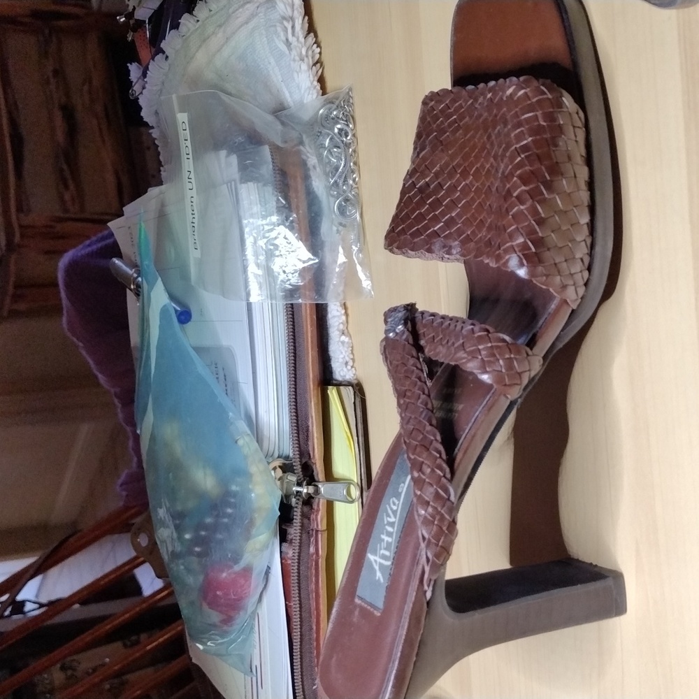 ARTIVA SHOES - Picture 2 of 3